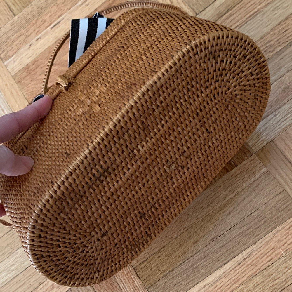 RETAIL $195 Basket Purse Natural Root Hand-Woven Custom Shell & Bow Accent - Picture 5 of 15